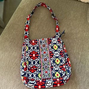 Vera Bradley cross body bag 2 large compartments, 4 pockets. No stains.